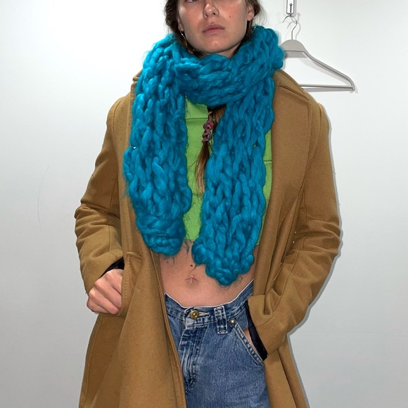 Arm Knit Chunky Scarf/ Hand knit accessory/ Chunky yarn/ Hand knit scarf - Picture 3 of 4